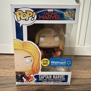 Funko POP! Marvel Avengers Captain Marvel (Walmart, GITD Exclusive) #432